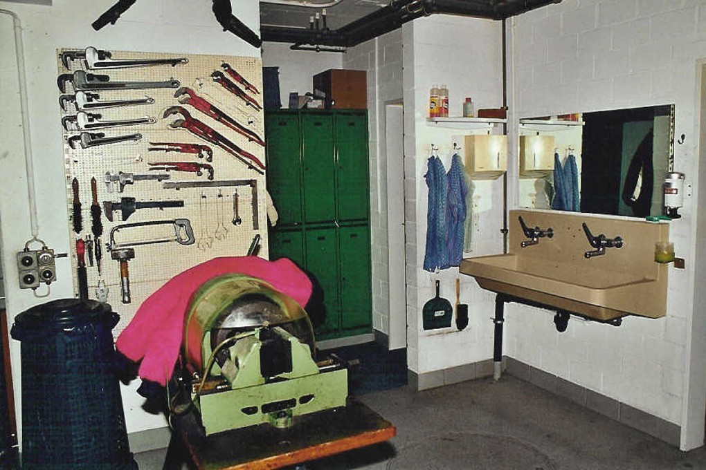 2001(8)