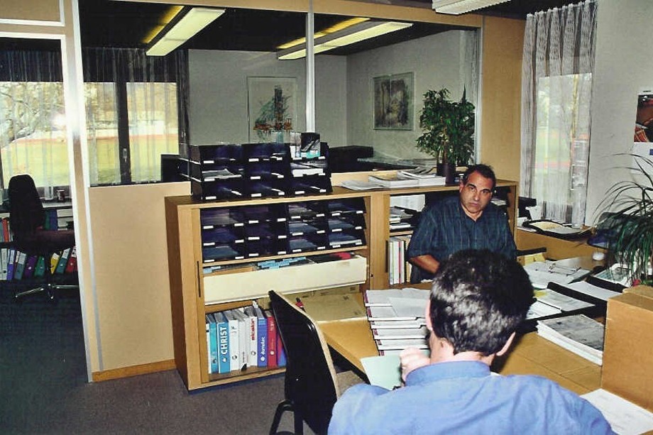 2001(4)